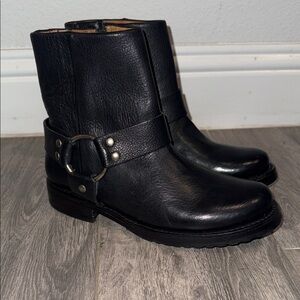 NWOB Frye Veronica Flex Leather O-Ring Harness Hardware Booties